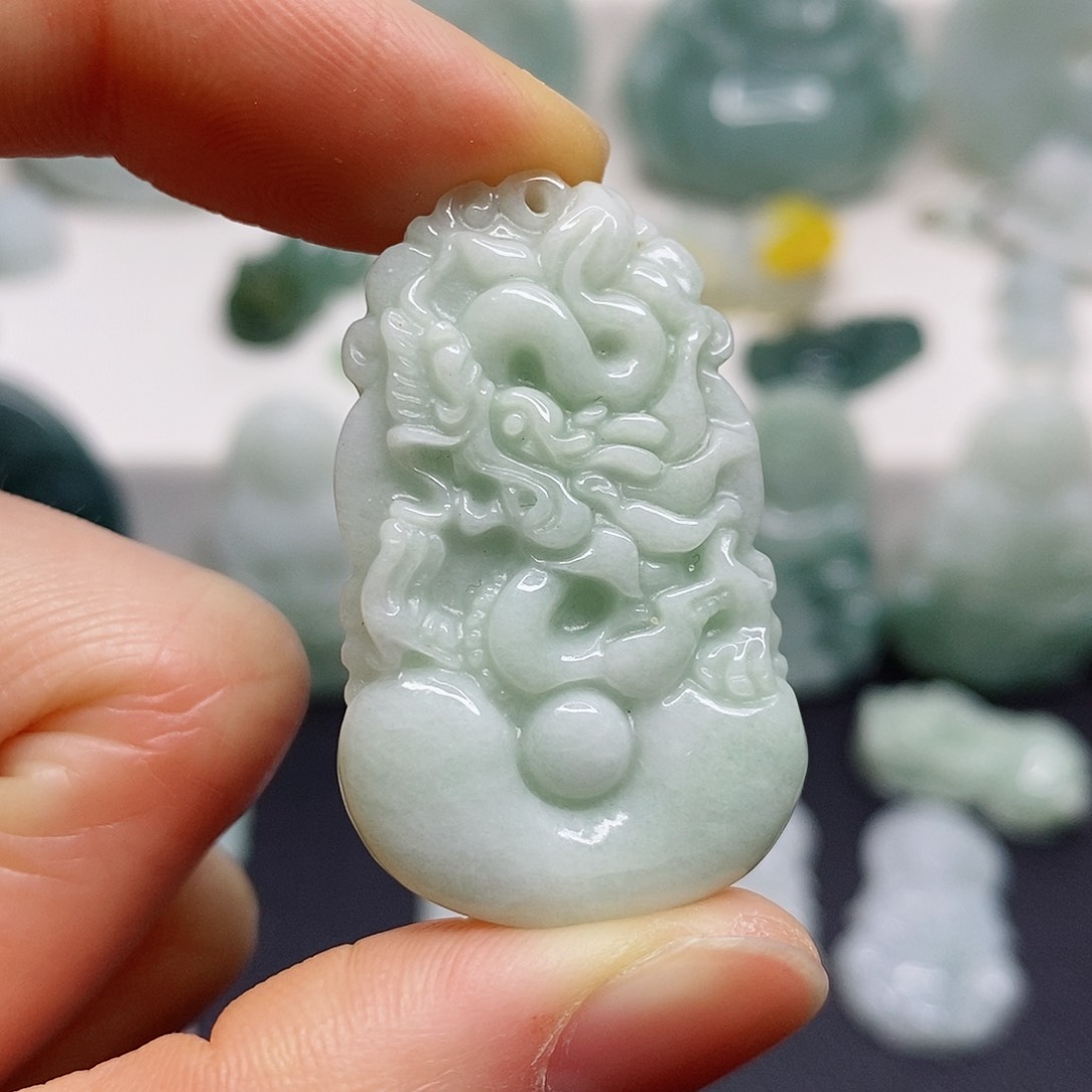 翡翠颈饰未镶嵌吊坠