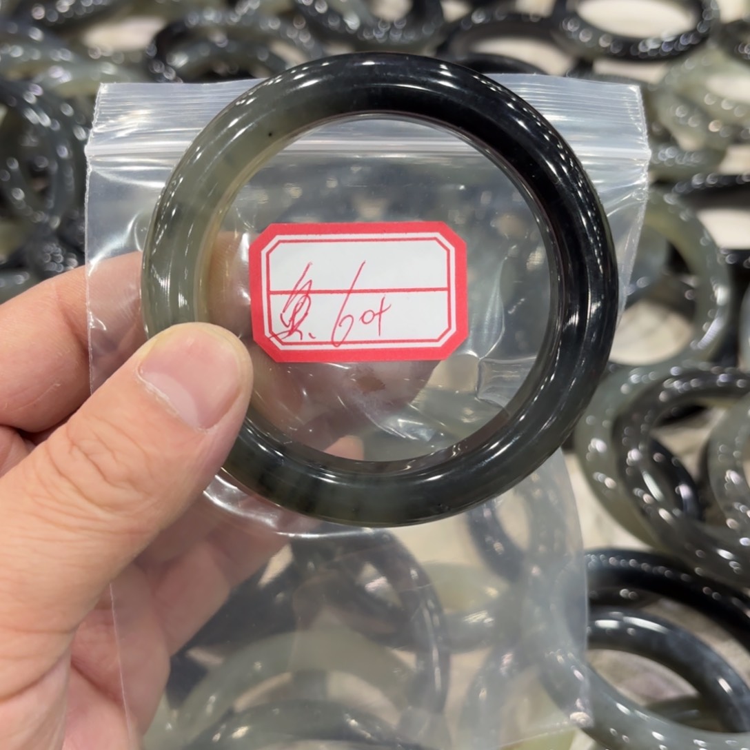 蛇纹石玉手镯未镶嵌鱼*乐