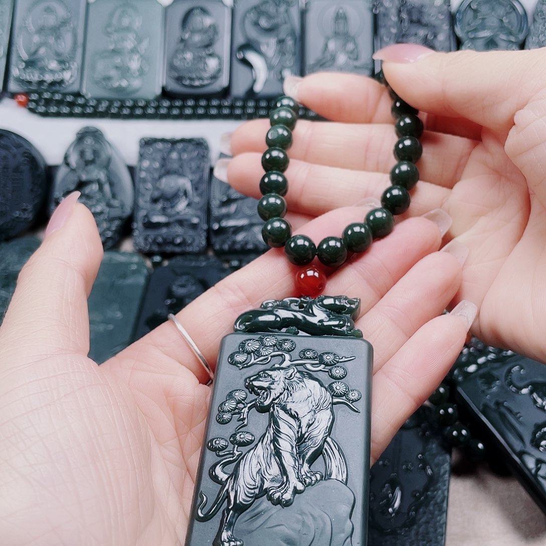 和田玉未镶嵌颈饰