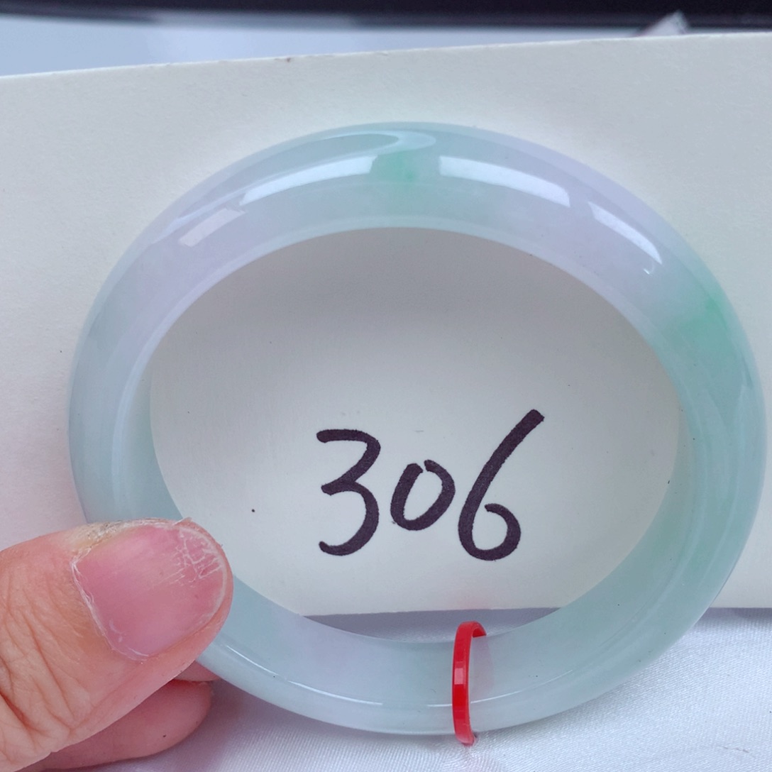 翡翠手镯未镶嵌翡翠