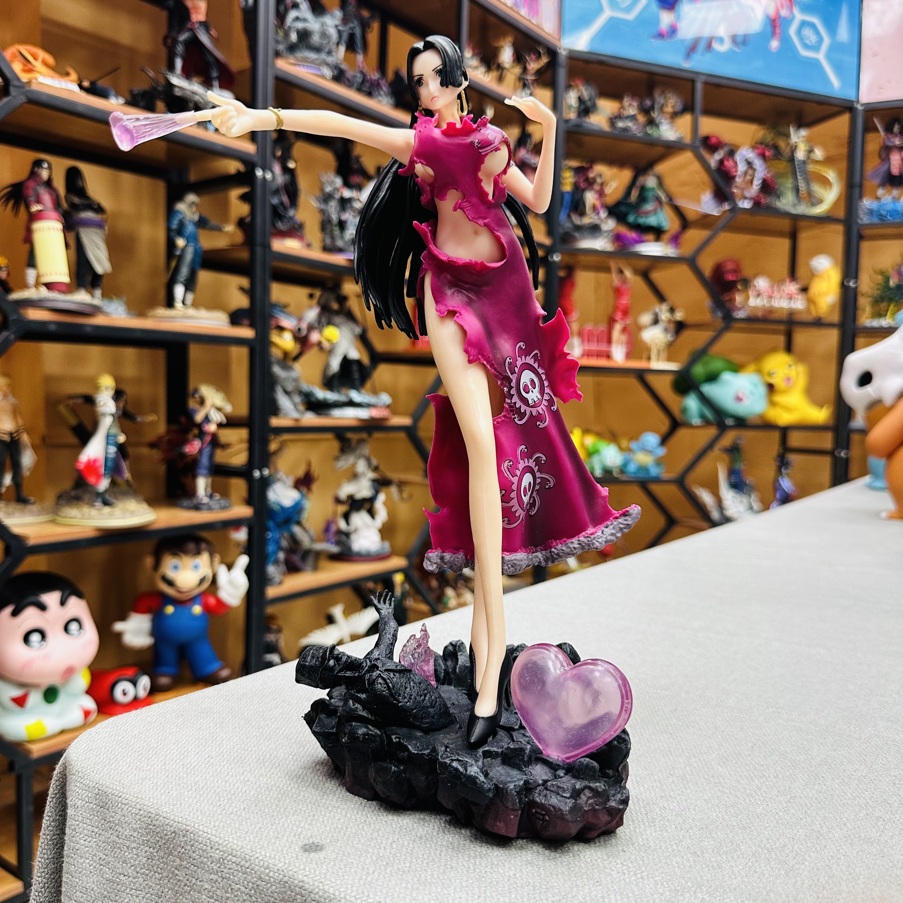 【优质好货】海贼王 爆衣女帝 可亮灯 30CM 左右  精致手办摆件 