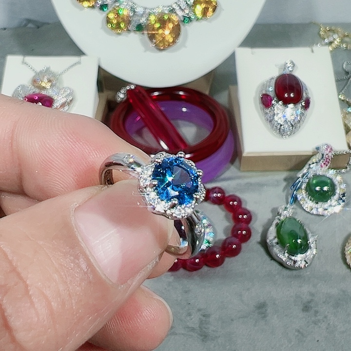 红宝石颈饰未镶嵌