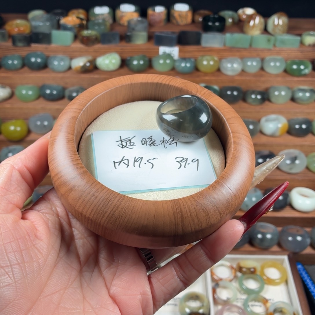 挺***松蛇纹石玉未镶嵌戒指