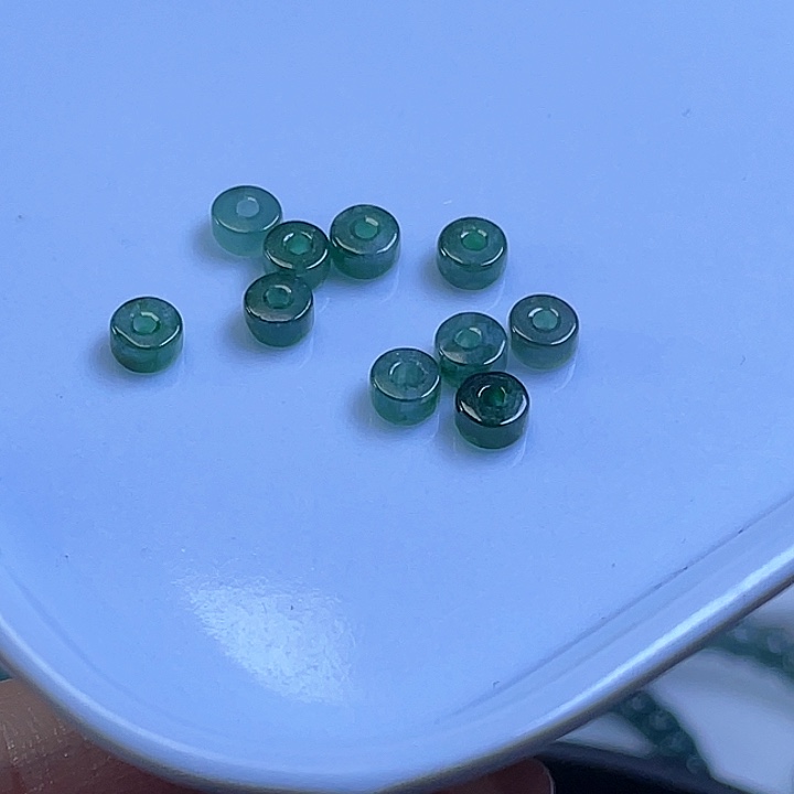 散珠翡翠4..4mm冰绿小直切10颗