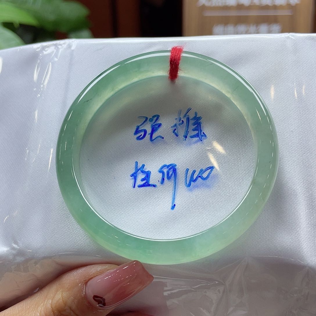 翡翠手镯未镶嵌彭*晨链接1