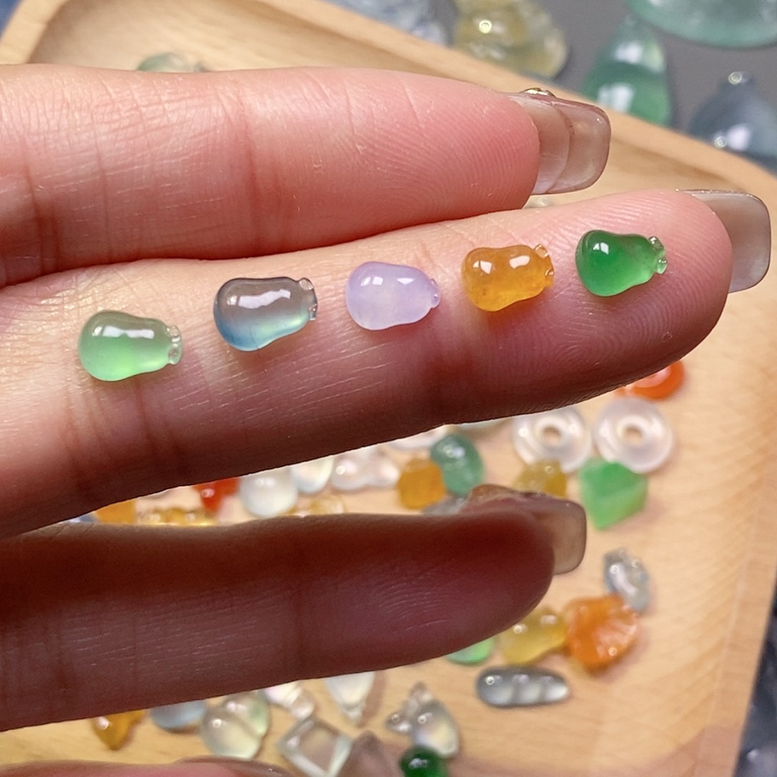 翡翠颈饰未镶嵌翡翠