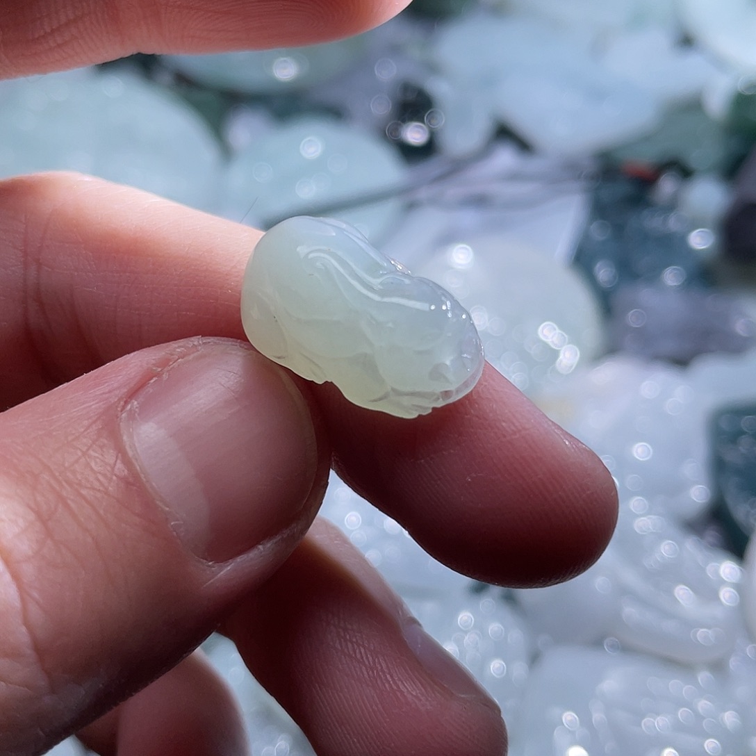 翡翠颈饰未镶嵌翡翠