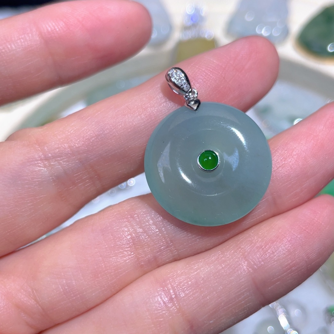 翡翠颈饰18K金镶嵌翡翠