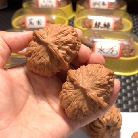 文玩核桃吊坠团**赢玉枕