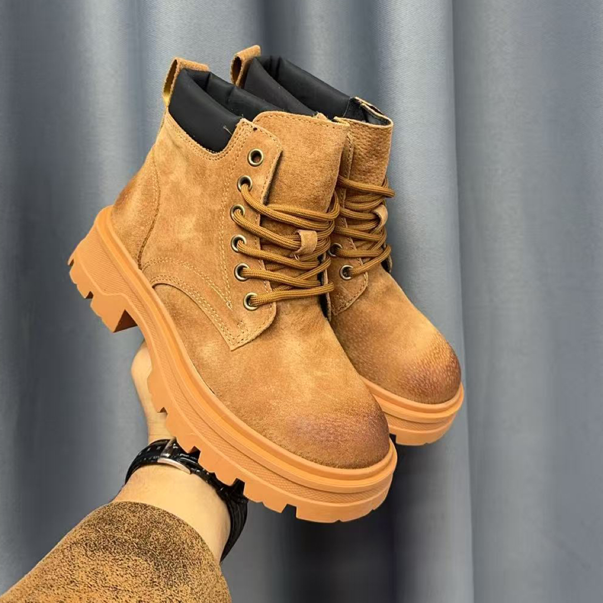 R 8819耐磨薄款中帮户外防滑工装靴大黄靴时尚马丁靴短靴