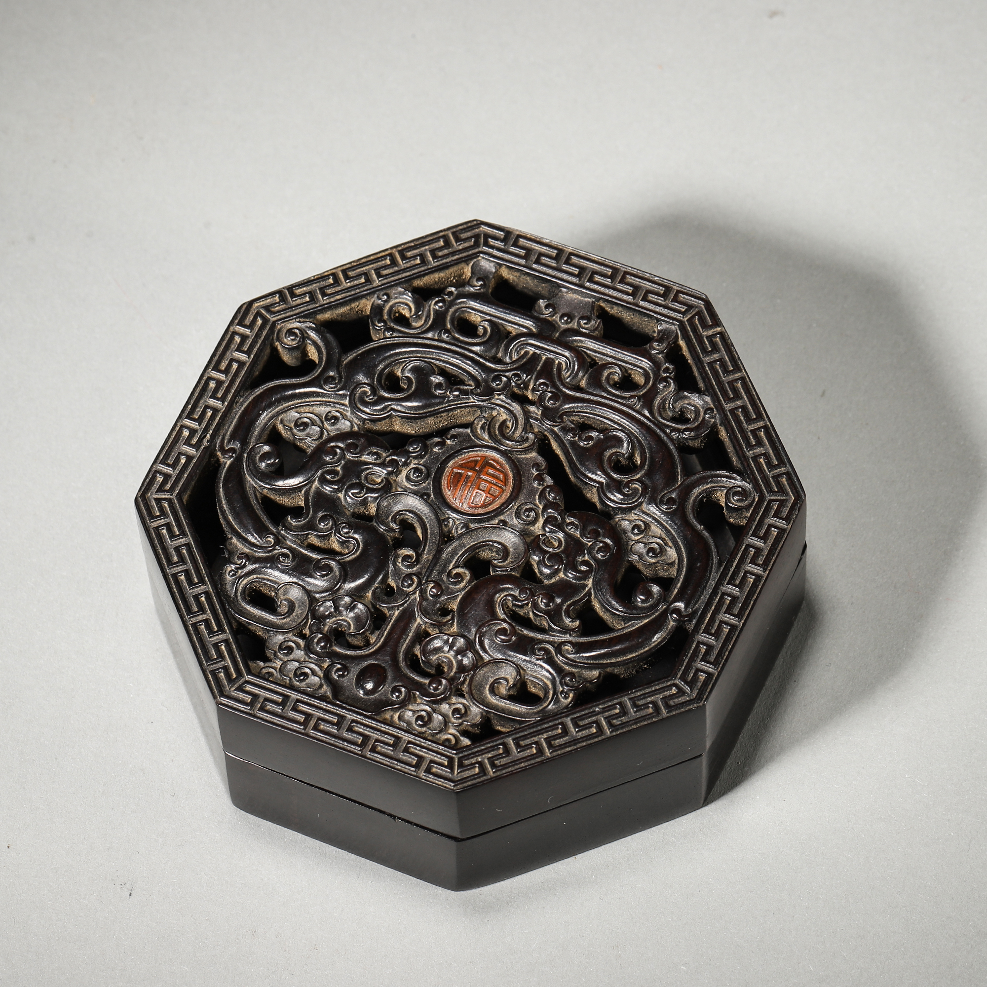 z309/清代 紫檀龙纹八方盒【华豫之门甄选】