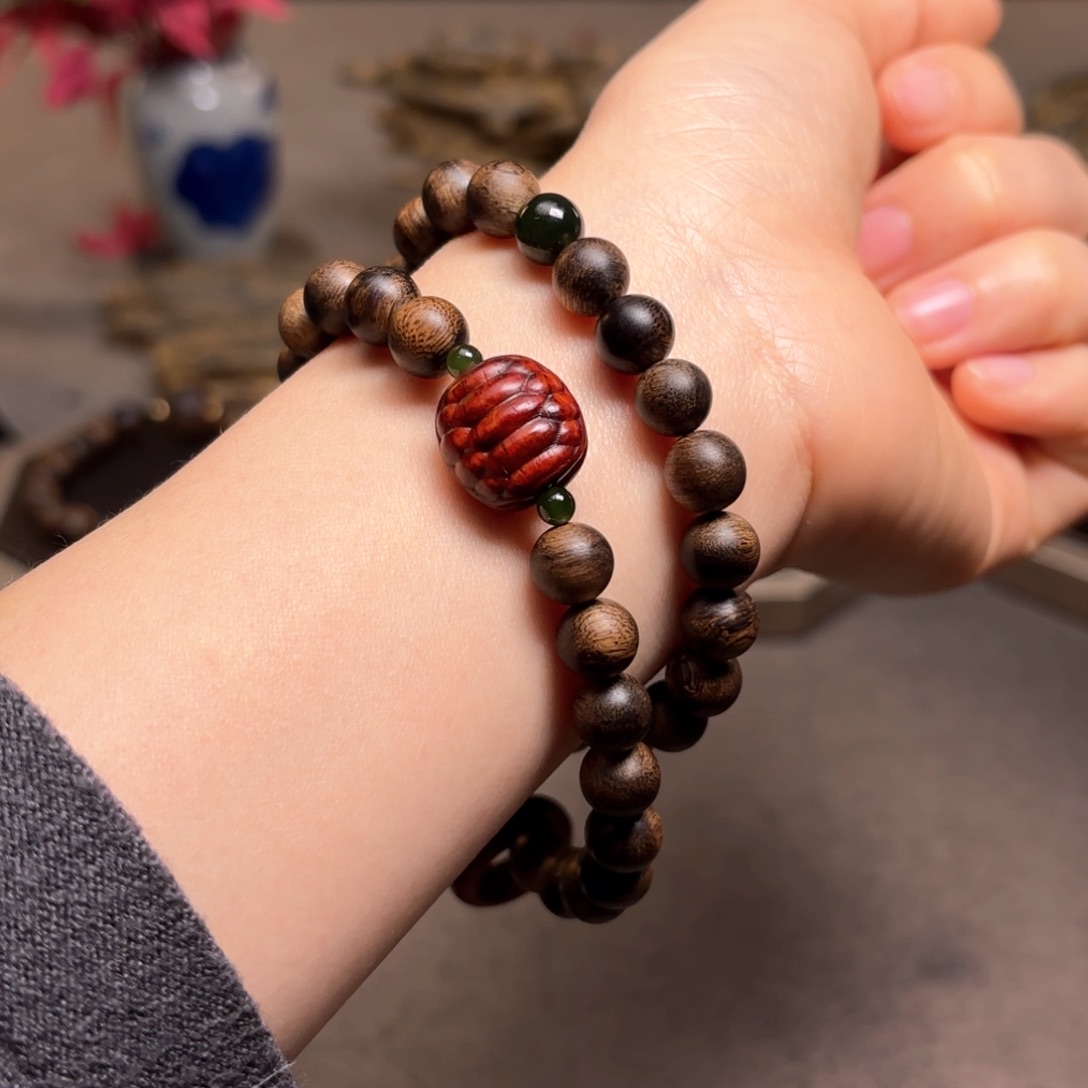 沉香手串越南芽庄绿棋瘤疤0.8设计➕紫檀木雕