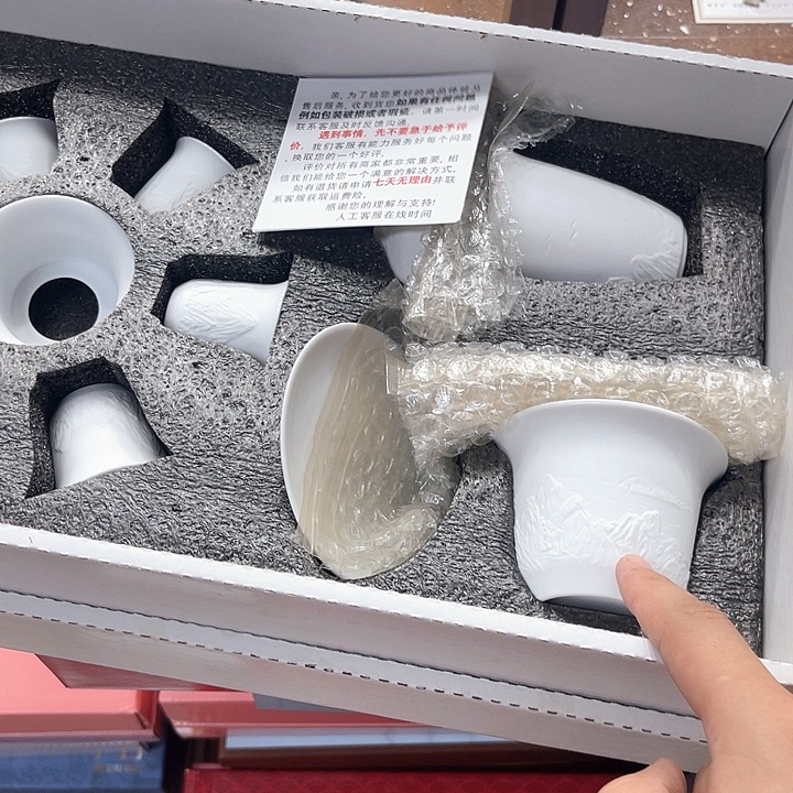 孤品茶具套装等。      