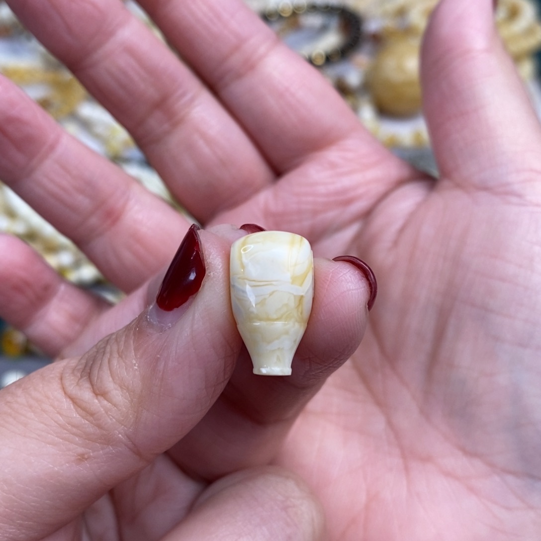 琥珀裸石未镶嵌虎皮纹三通10.5