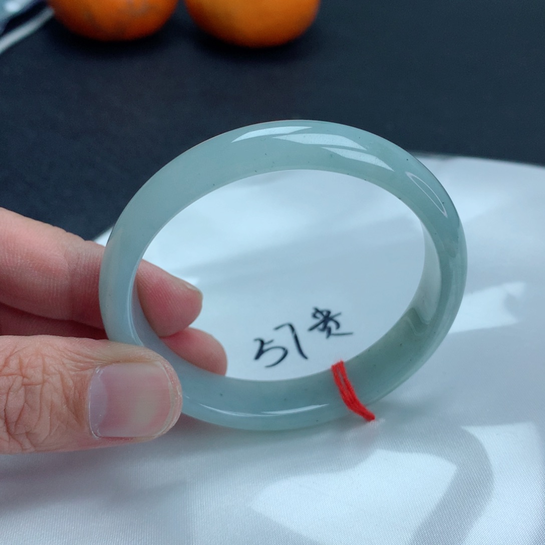 翡翠手镯未镶嵌翡翠手镯