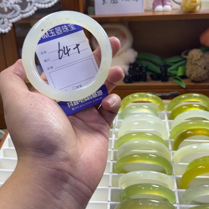 蛇纹石玉未镶嵌手镯303