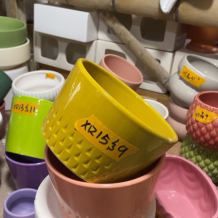 陶瓷花盆有孔 瑕疵介意勿拍 