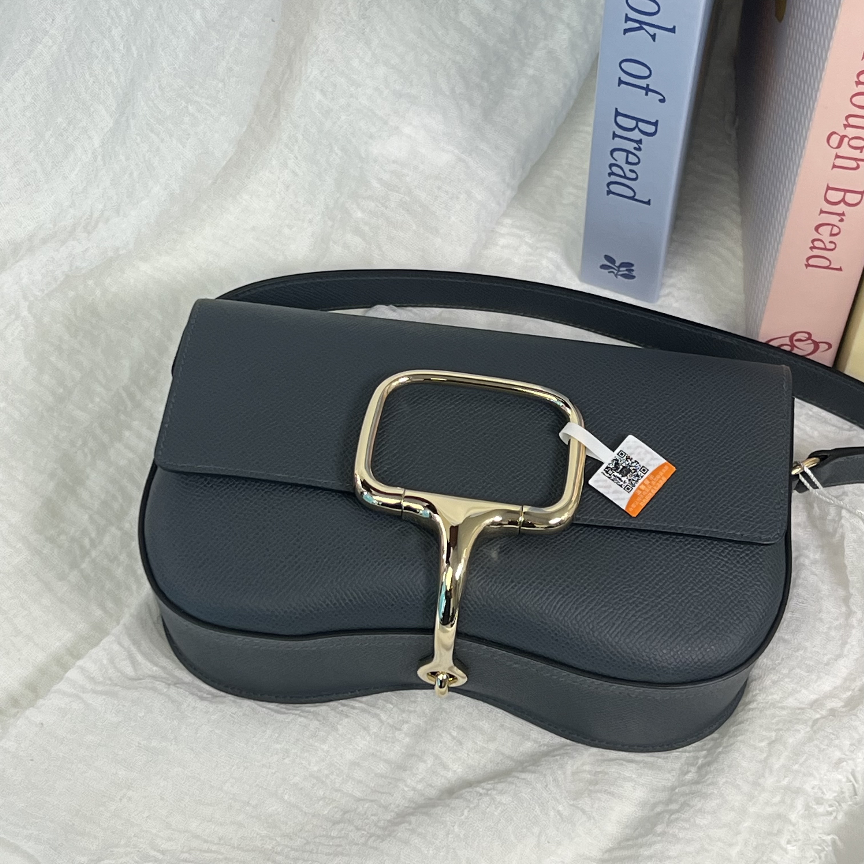 99新 Hermes/爱马仕 E皮屁股包雾霾灰W刻250528LDRWL01/斜挎包