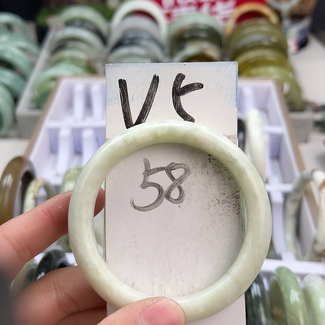 岫玉手镯未镶嵌天然岫玉