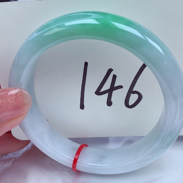 翡翠手镯未镶嵌翡翠