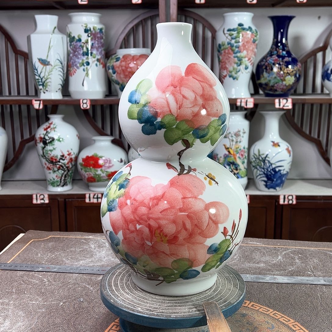 陶摆件景德镇陶瓷葫红牡花