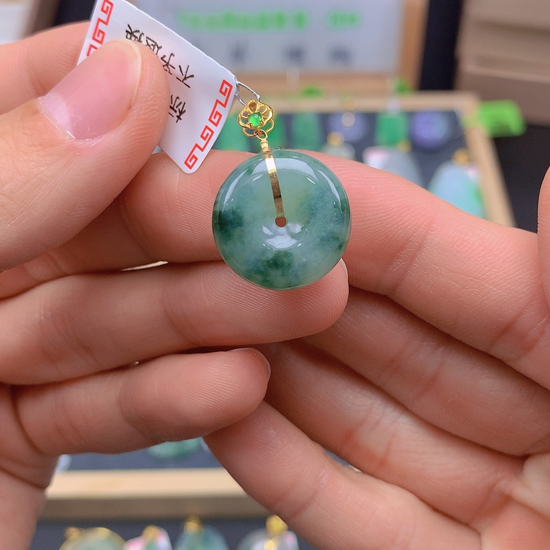 翡翠颈饰18K金镶嵌翡翠