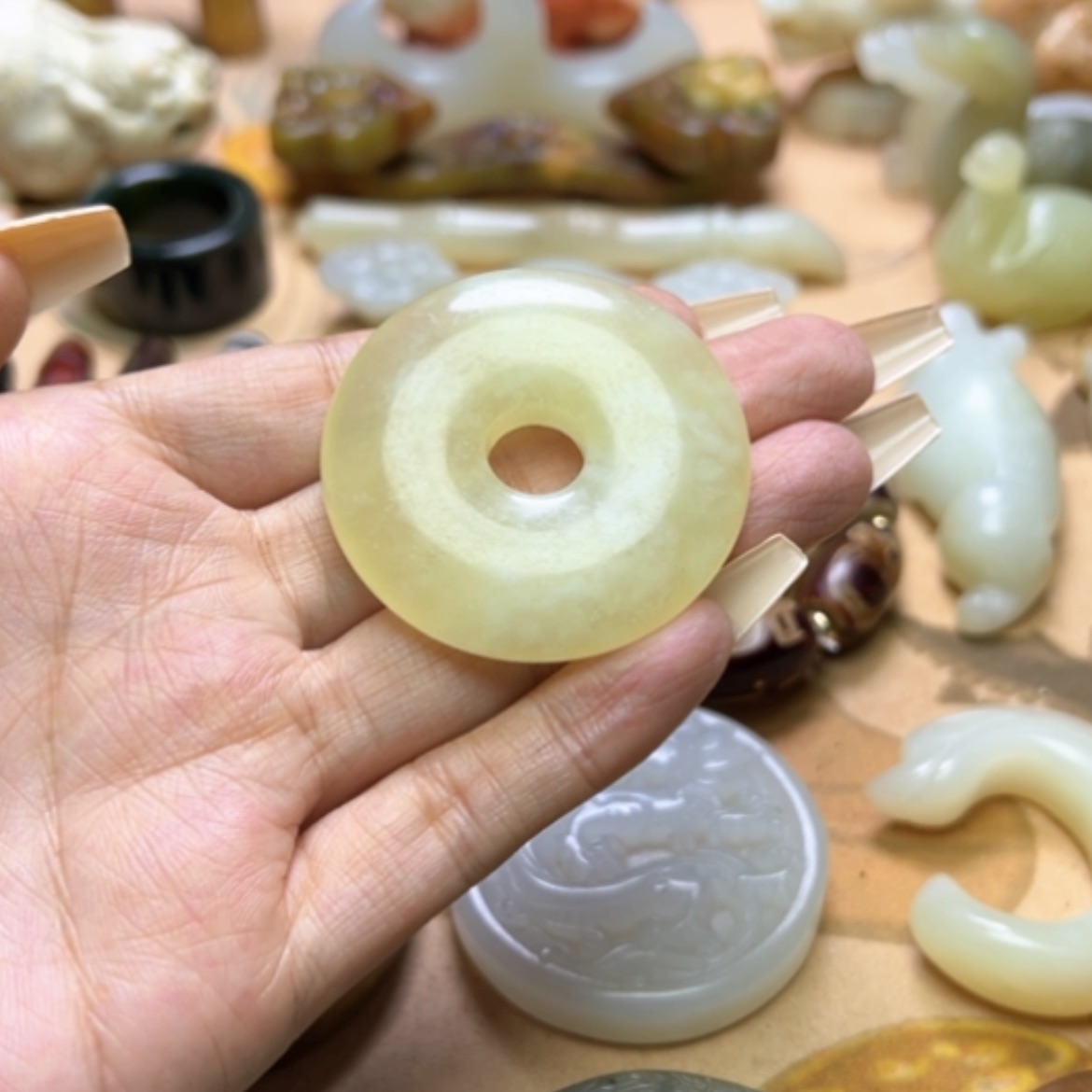 【闪购商品】蛇纹石玉颈饰未镶嵌