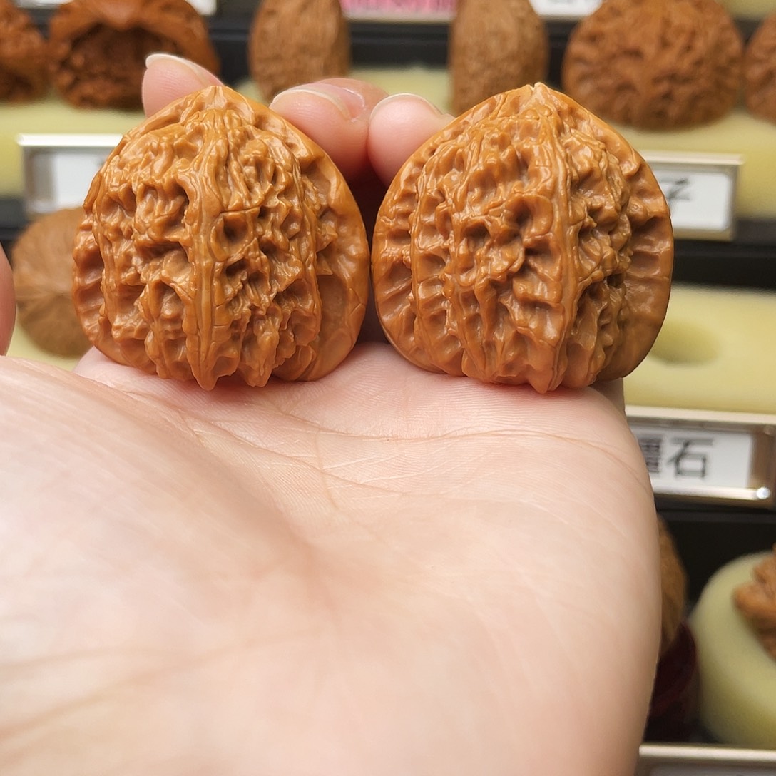 文玩核桃吊坠三角白38尺584