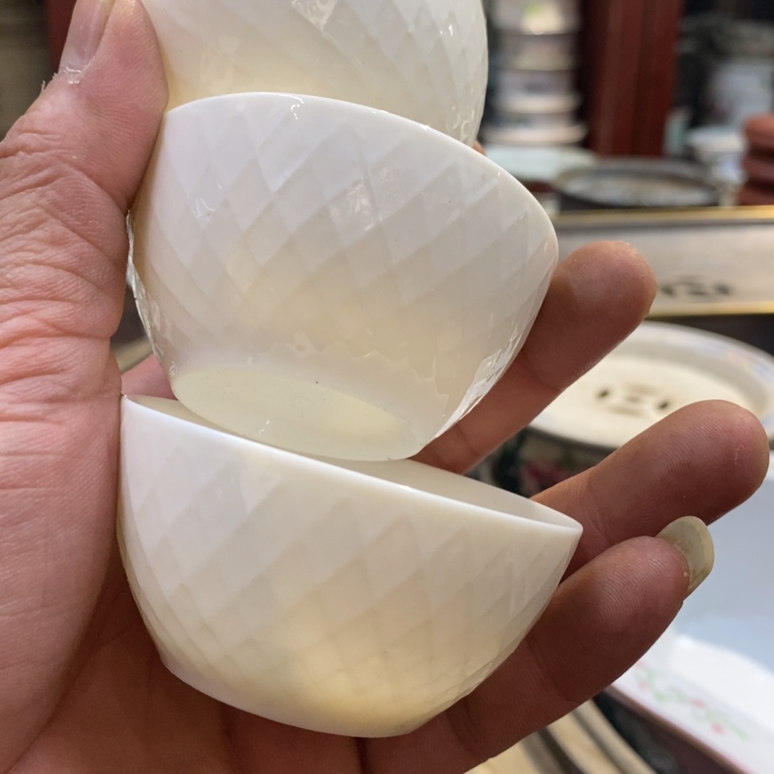 一个人也不是：不会因为他用．