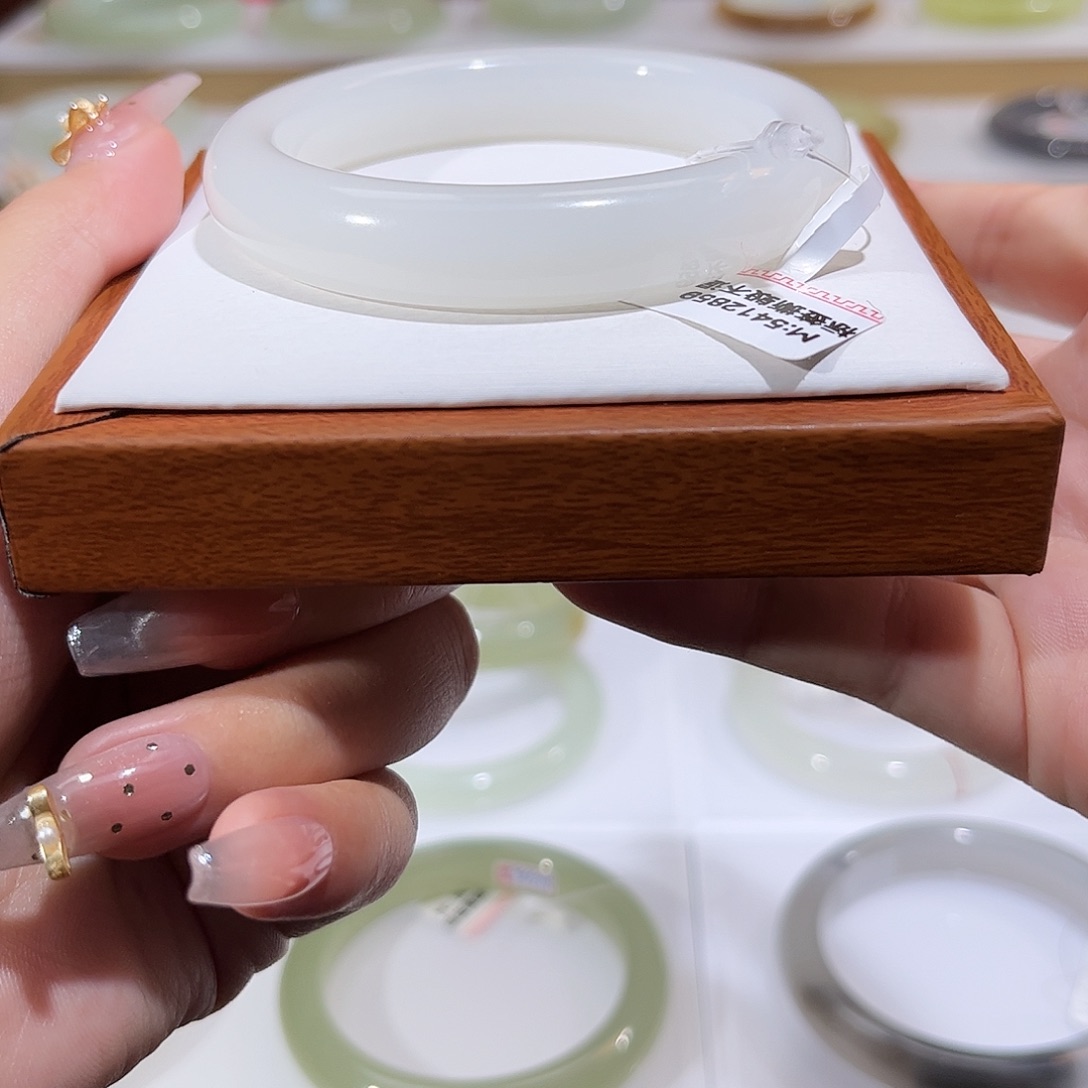 和田玉未镶嵌手镯白冰