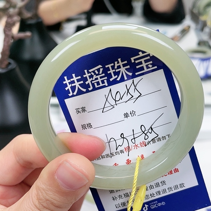 和田玉手镯未镶嵌