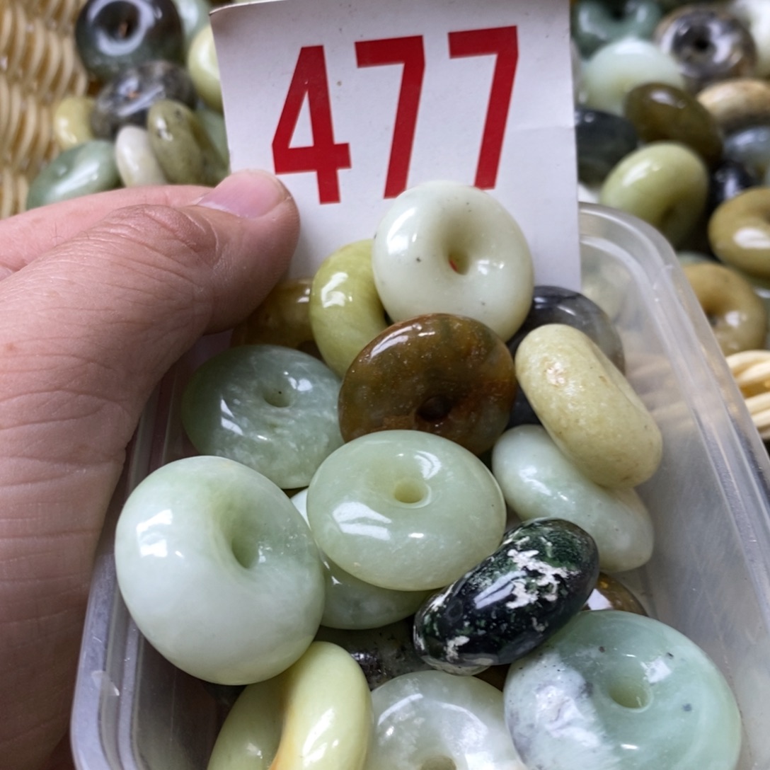 蛇纹石玉挂坠未镶嵌