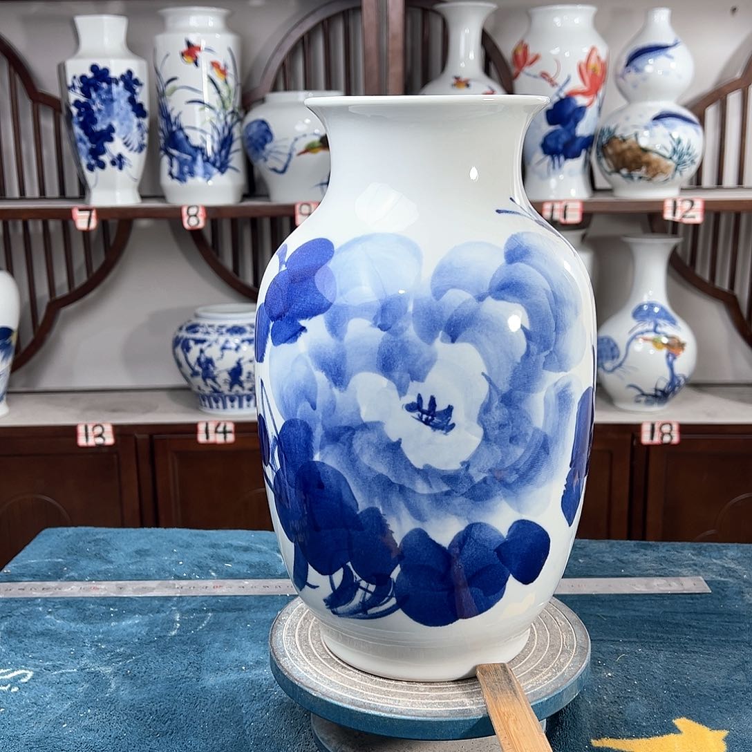 摆件景德镇陶瓷大冬青牡