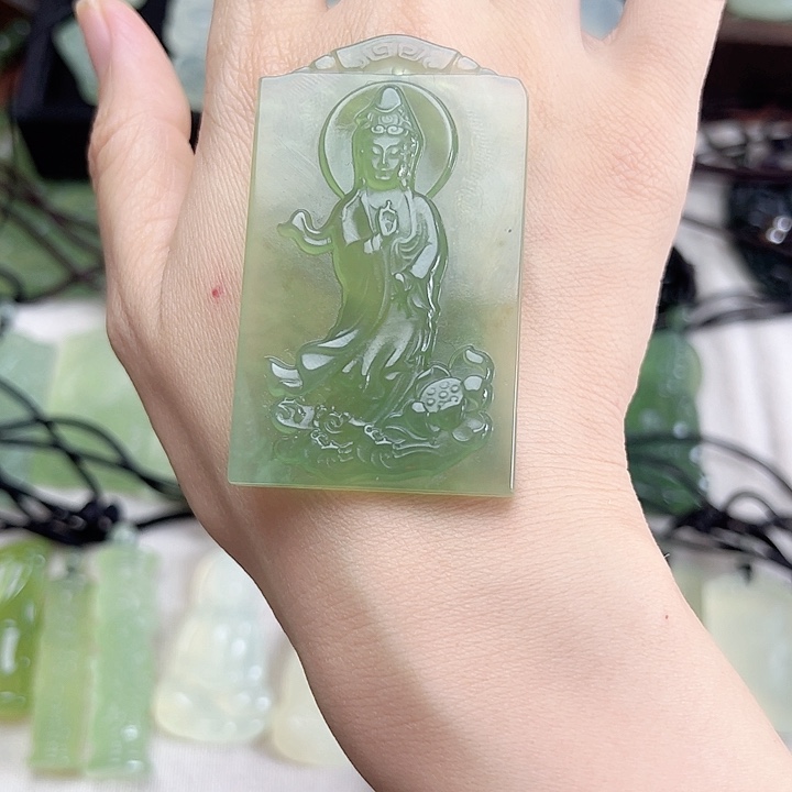 七***豆岫玉合金颈饰吊坠