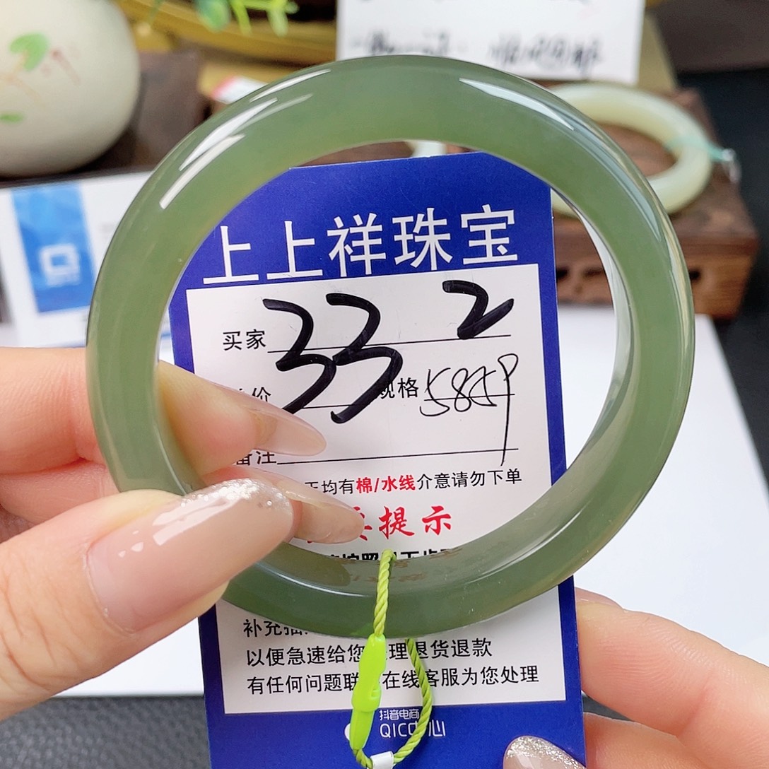 和田玉未镶嵌手镯