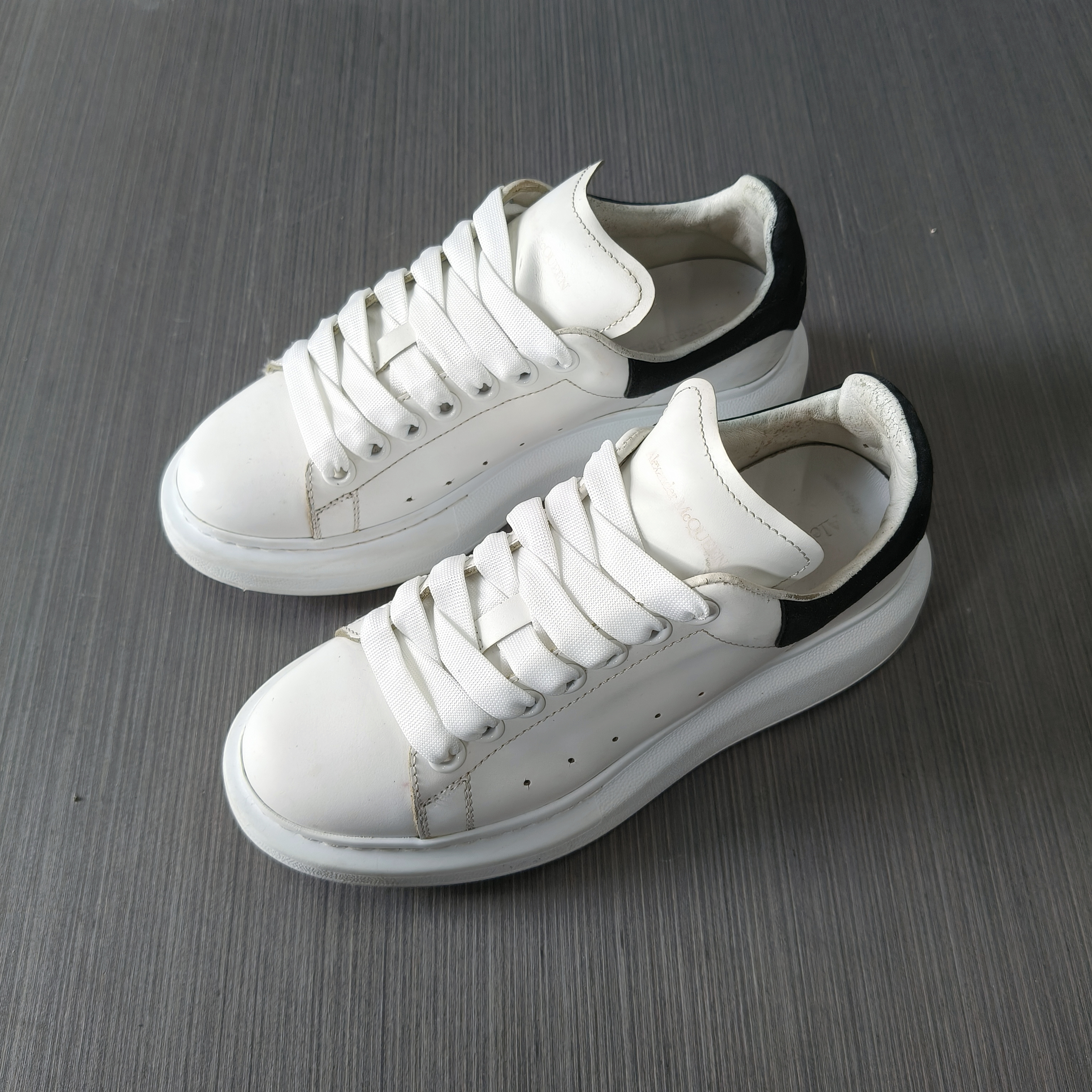 95新 Alexander McQueen/亚历山大·麦昆 36码/黑尾 低帮休闲板鞋