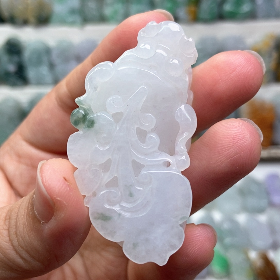 翡翠未镶嵌吊坠(赠链)