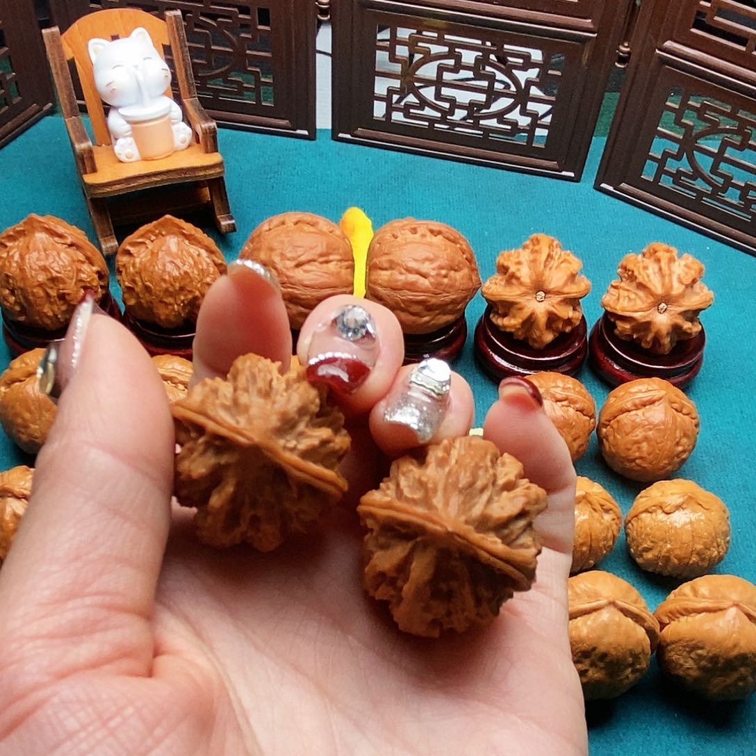 文玩核桃把件粗筋八棱