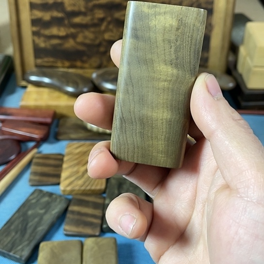 【闪购商品】湖**鱼金丝楠阴沉木手把件