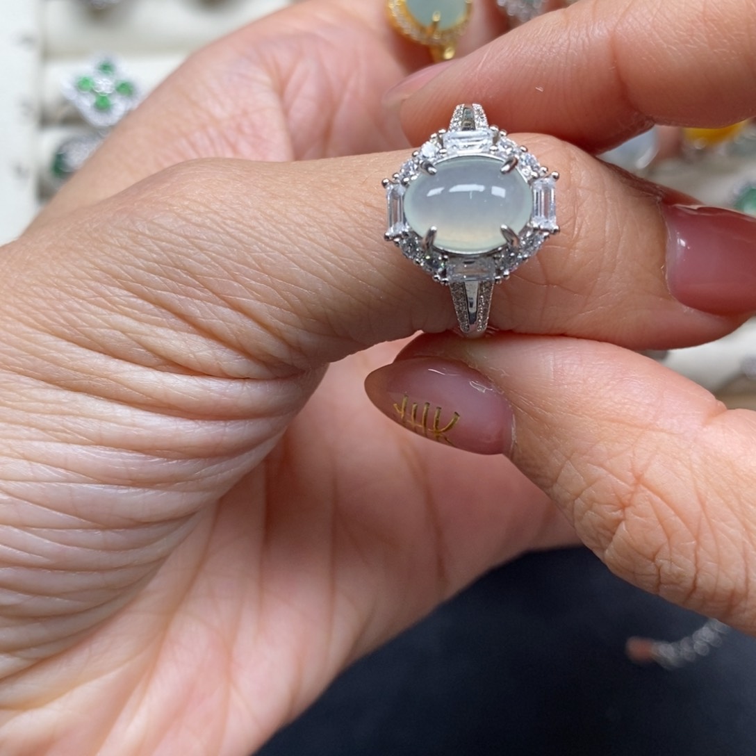 翡翠颈饰未镶嵌Q*i翡翠