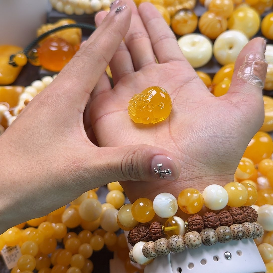 蜜蜡珠宝奇石未镶嵌