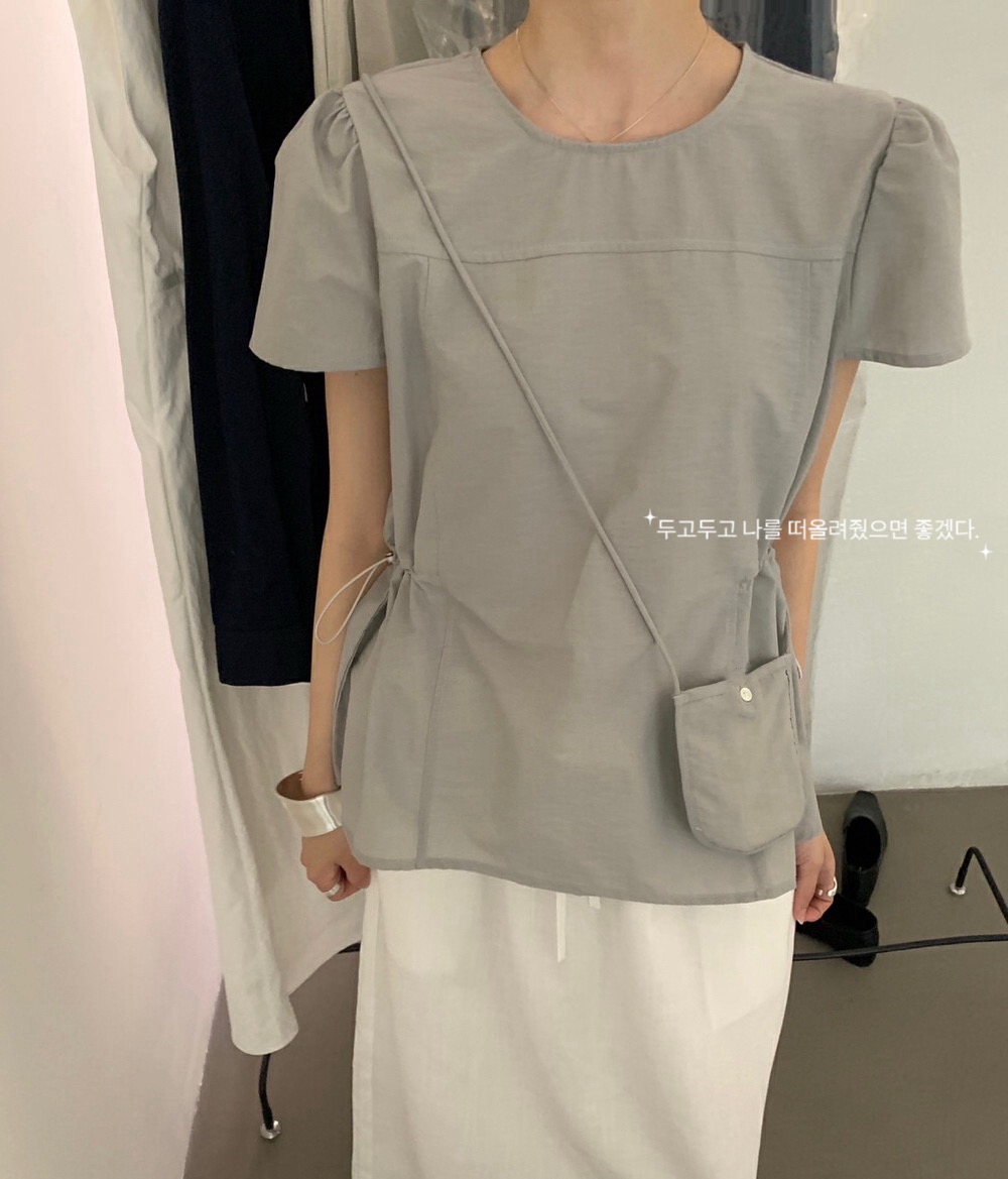 （思密达）夏上新！简约圆领泡泡袖收腰设计小衫上衣(配包包)  3195