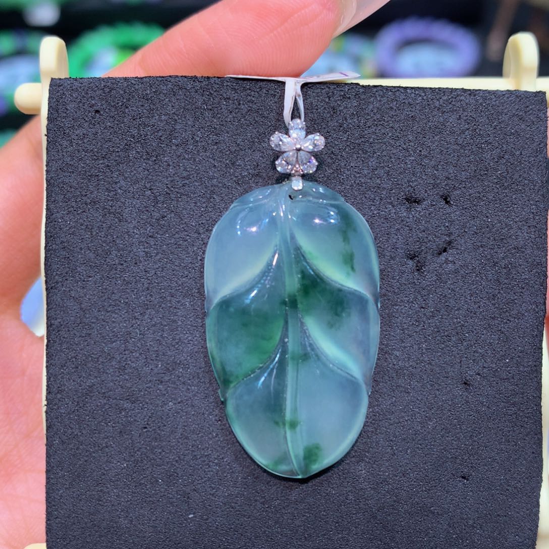 翡翠18K金镶嵌颈饰翡翠