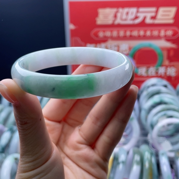 翡翠未镶嵌手镯正