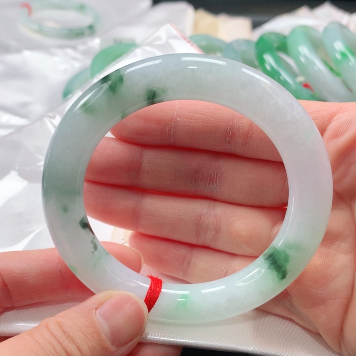 翡翠手镯未镶嵌缅甸A货翡翠手镯