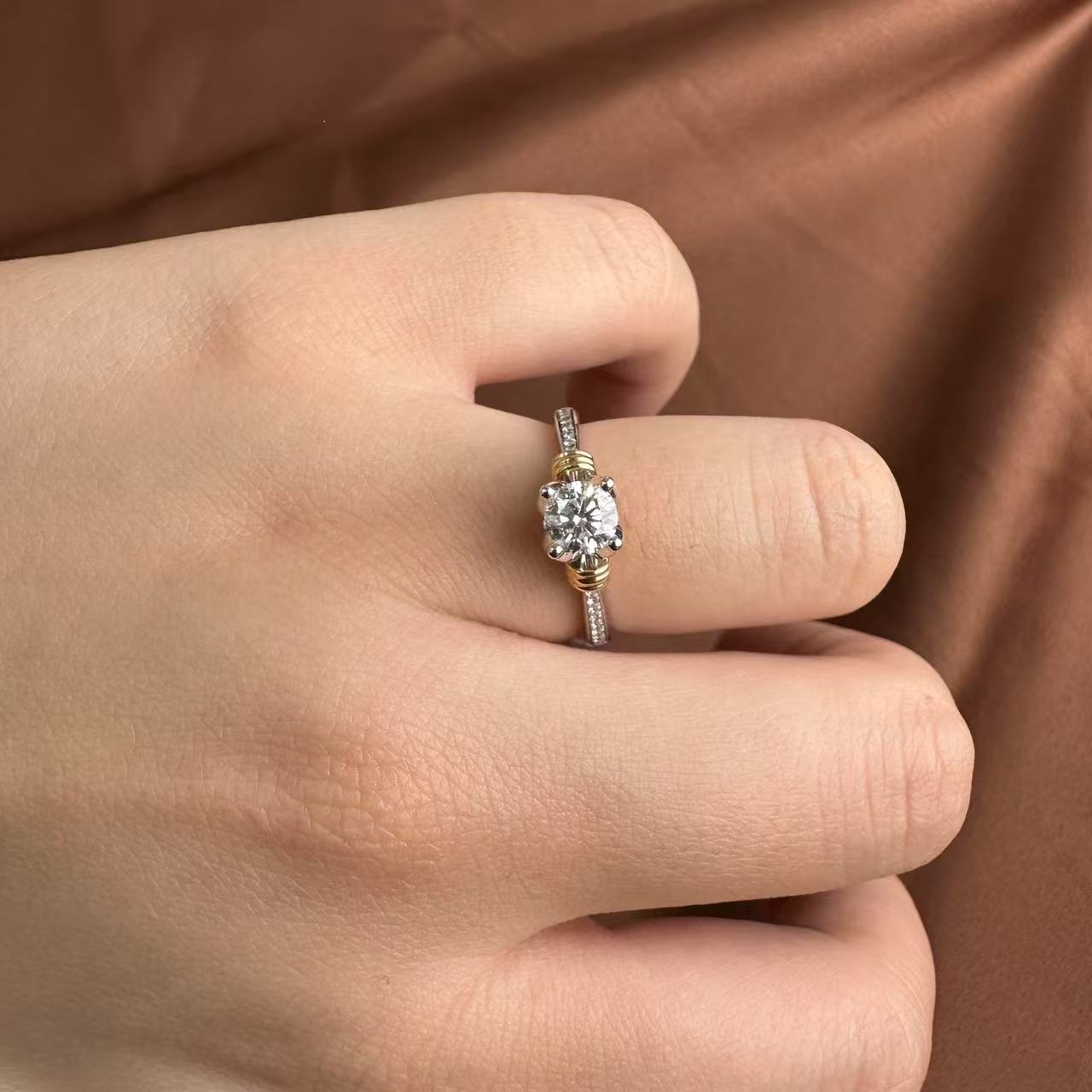 5422023金750经典四爪真爱加冕气质轻奢时尚女士女王