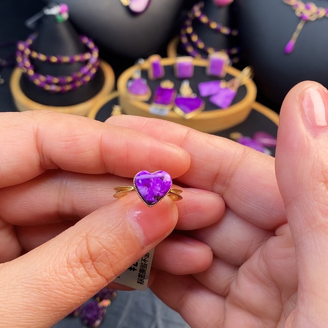 苏纪石（舒俱来）18K金镶嵌戒指