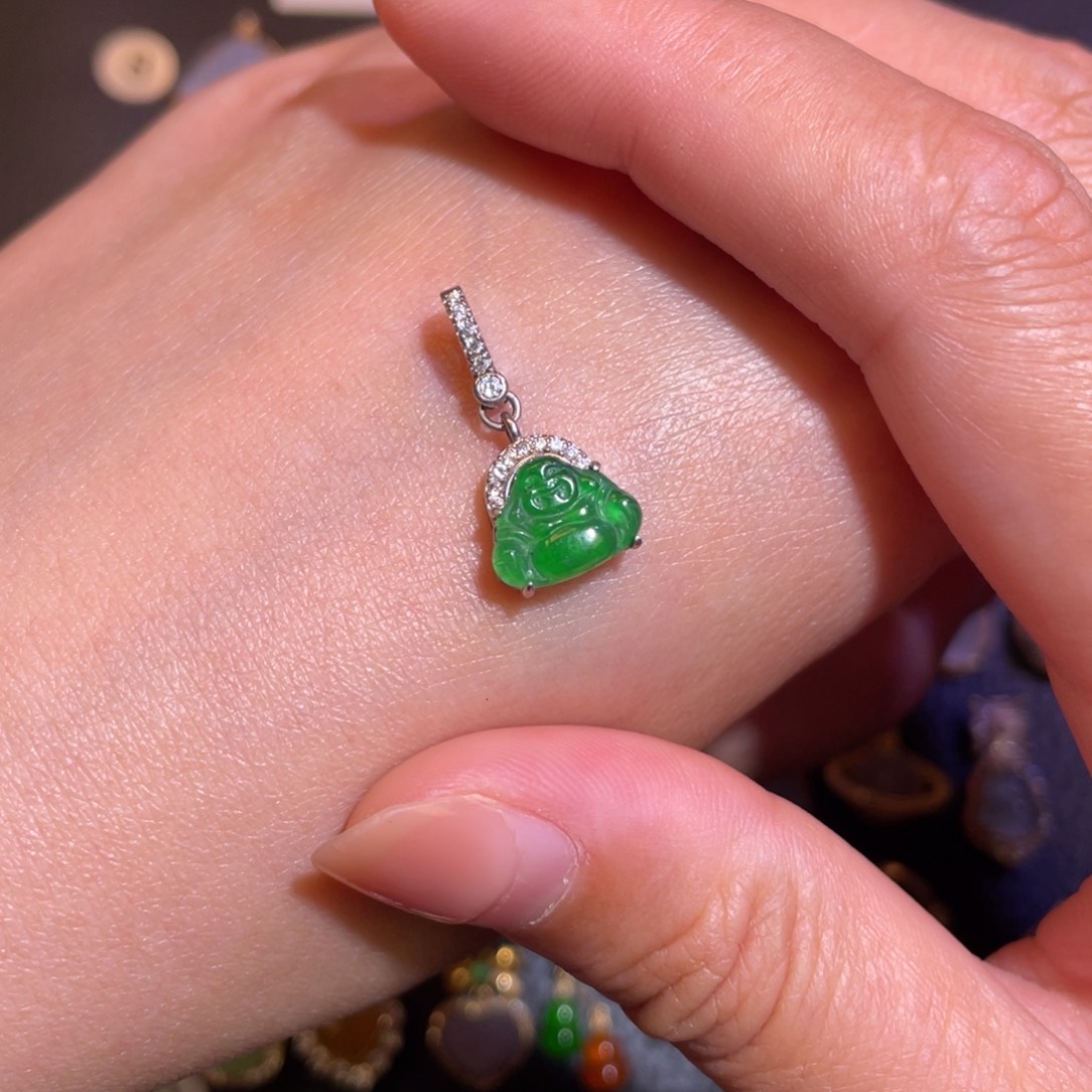 辣***妞翡翠银S925镶嵌颈饰