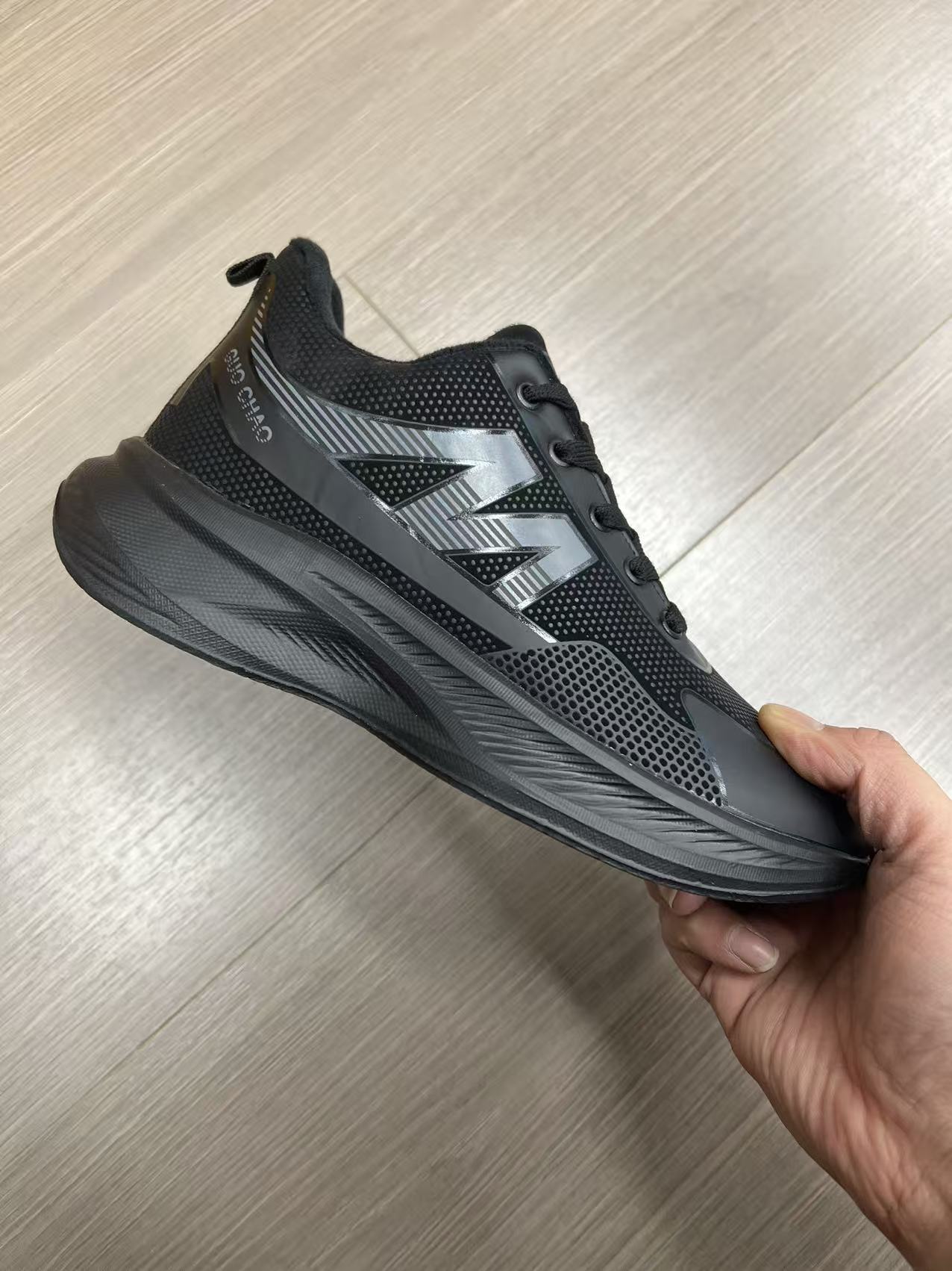 新款时尚百搭舒适运动休闲鞋2671