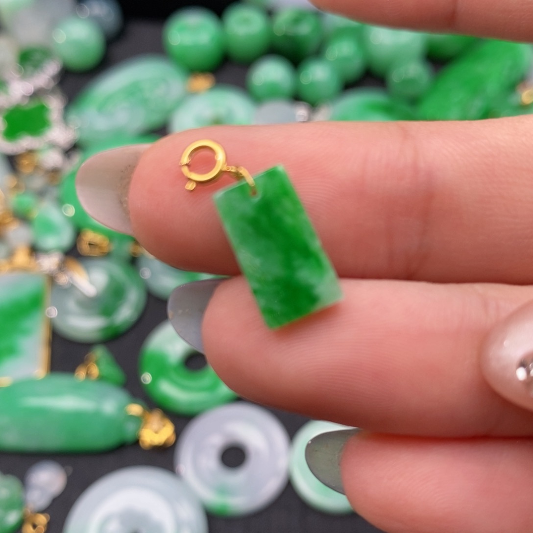 翡翠颈饰18K金镶嵌石*柔翡翠